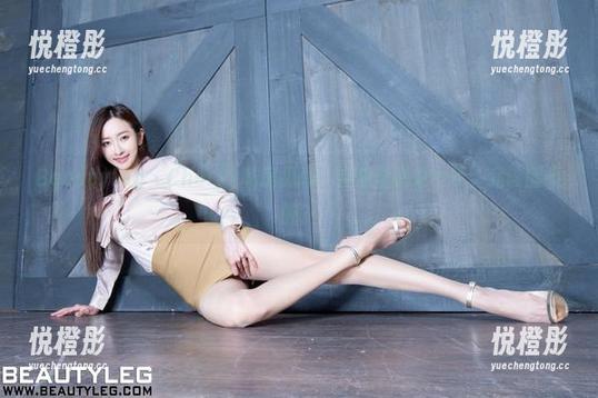 Beautyleg - Cherry私房见闻：如果圣诞是个梦，我该醒不醒？