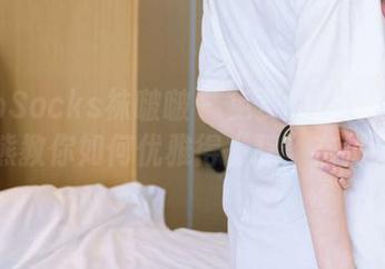 BoBoSocks袜啵啵 – 免费的白棉袜作品，熊熊教你如何优雅得“踩”在脚尖上。