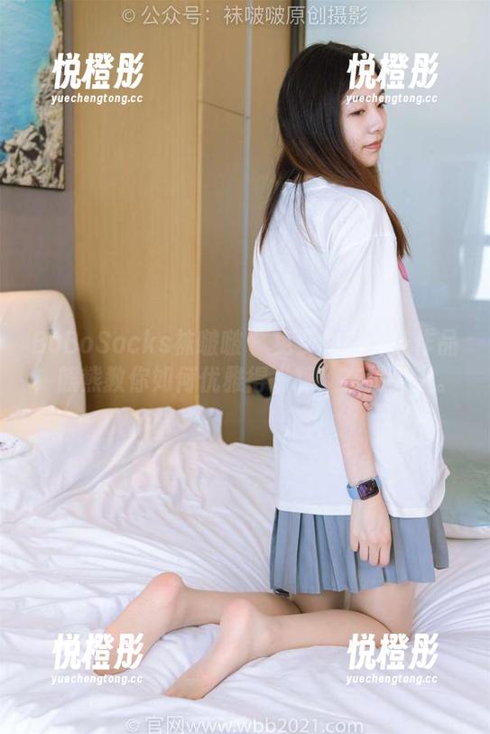 BoBoSocks袜啵啵 - 免费的白棉袜作品，熊熊教你如何优雅得“踩”在脚尖上。