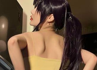 一张桌子,一双灰丝,哈哈,Choi Ji Yun真会玩啊!这图片给我新的养眼方向。