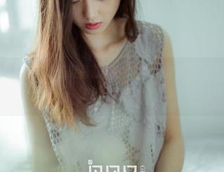 GIRLT果团网 – 在线逛逛黄歆苑的网袜，突然觉得搭配也很关键啊，哈哈！