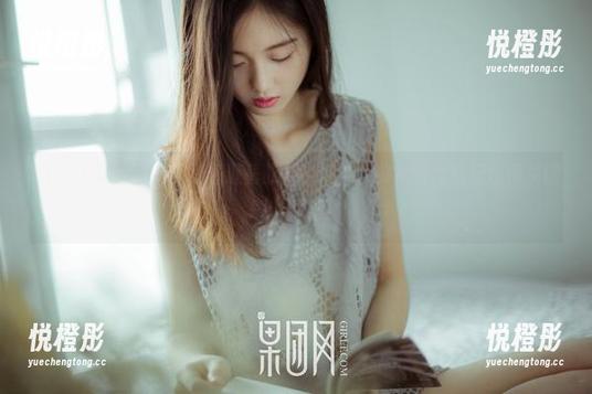 GIRLT果团网 - 在线逛逛黄歆苑的网袜，突然觉得搭配也很关键啊，哈哈！