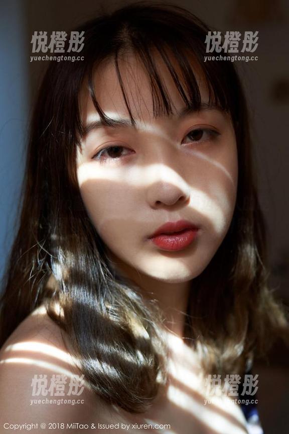 MiiTao蜜桃社 - 温心怡：海边撩人的眨眼与图包下载，快来捧一本回去研究！