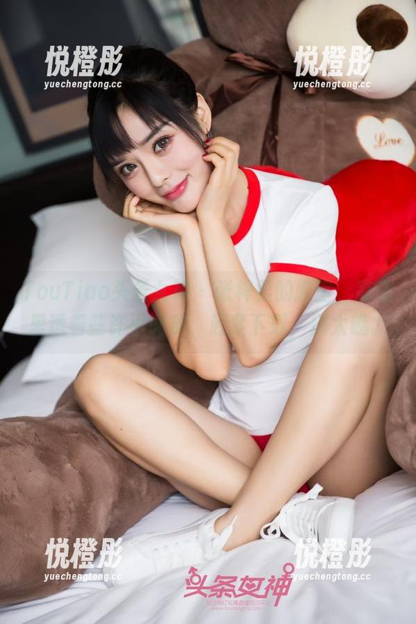 TouTiao头条女神-张梓柔 TouTiao头条女神 - 张梓柔的教室,高清里透着些许小调皮,赶紧下载,别太晚。