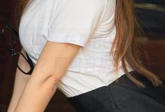 UGirls尤果网 – 若彤BOOMBOOM这件套装有魔力吗？图包自拍过程疑问重重！