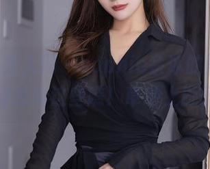 Xiuren秀人网 – sophie余冰的黑白写真集，好想给这些瞧！草地上肚子疼！