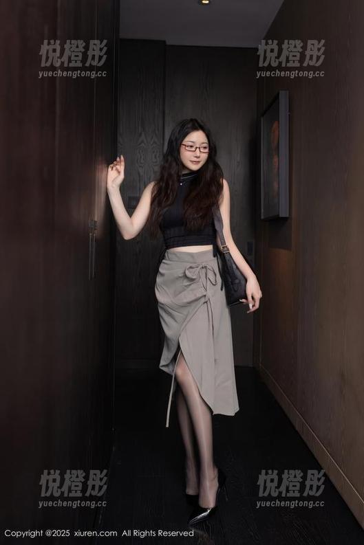 Xiuren秀人网-兔子NINA Xiuren秀人网 - 兔子NINA制服合集:这些细节真让人分心,明明只是制服而已,却总是别有一番风味