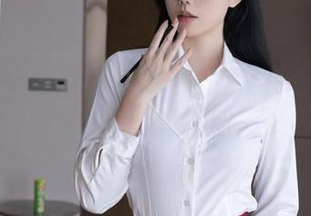 Xiuren秀人网 – 周慕汐的换衣服挑战：当秘书遇上私房教育，图集来打卡！