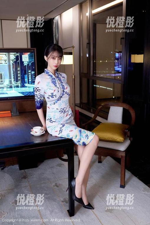Xiuren秀人网 - 周慕汐fairy的双人写真——隐秘的小动作，满满的心思竟藏得如此可爱。