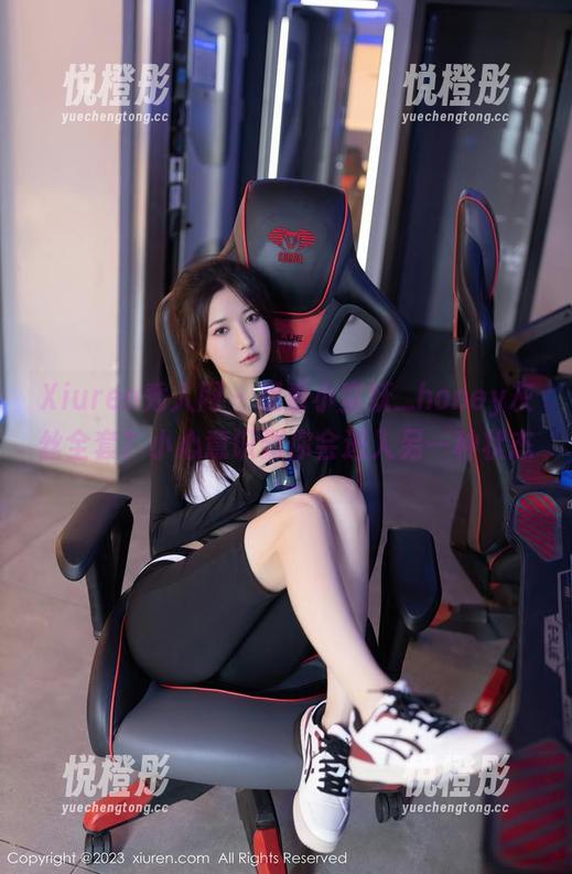 Xiuren秀人网 - 想看小蛮妖_honey灰丝全套？小心意识到你会进入另一种状态…