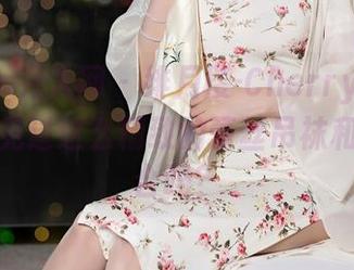 Xiuren秀人网 – 绯月樱-Cherry的写真集：你见过这么精致的蕾丝吊袜和吊裙组合吗？