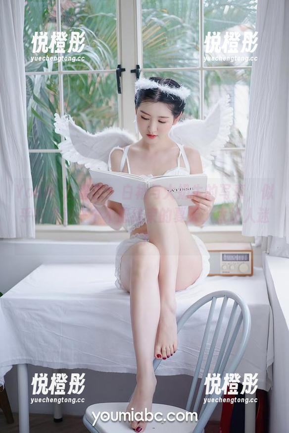 YouMi尤蜜荟 - 白裙与大奶牛的写真，似乎在讲述一个不愿结束的夏天，太让人迷了