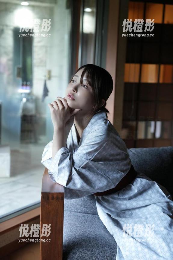 要说いくみ(育美)的皮衣cos，真是有点让人咋舌，翻开图册居然有惊喜！