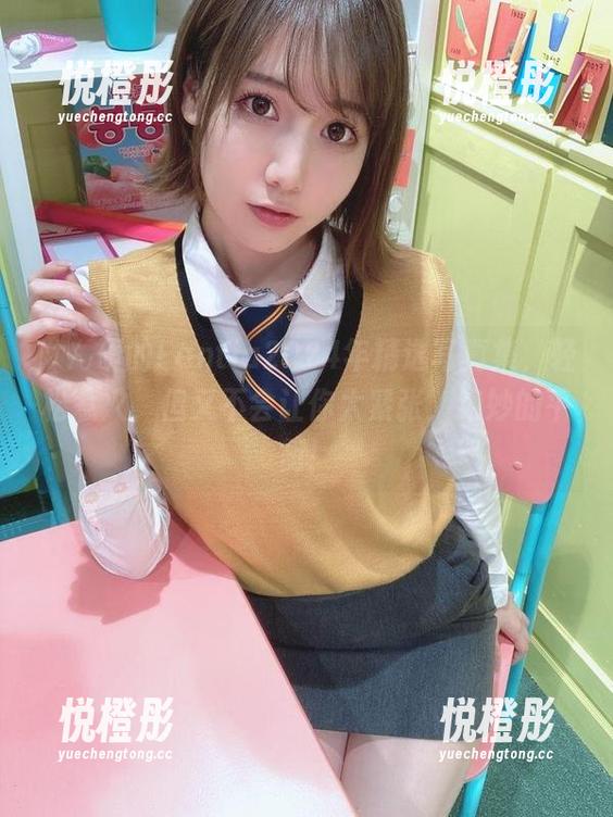 けん研 けん研的Fantia2024年精选写真集,轻松惹火,但又不会让你太紧张,绝妙的平衡!