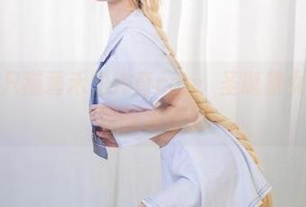一千只猫薄禾的神奇cos：圣诞狼女的冬日狂欢图集