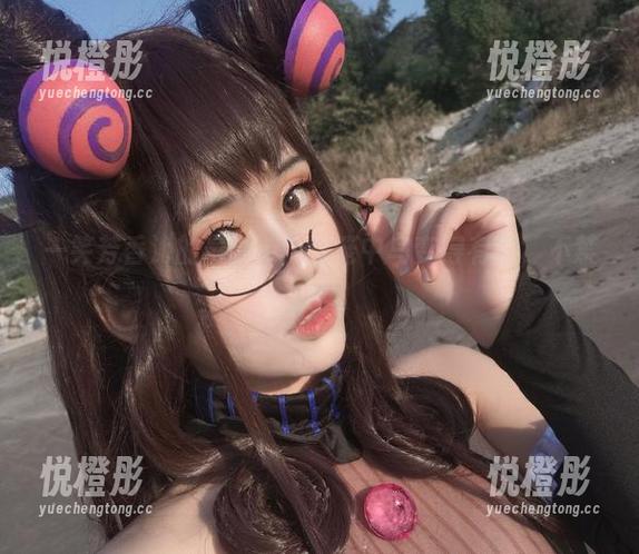 一笑芳香沁 一笑芳香沁的最新cos让笼中鸟变得有趣,不禁想笑!