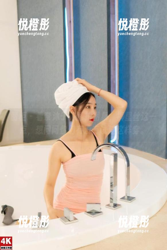丽柜 - 看奈沐子的私拍图集，裤里丝这一点，想问问你们有没有试过这样穿。