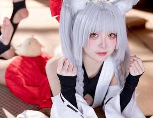 九柒喵短裙作品集：你以为是模特走台步，其实是她在和蚊子斗智斗勇！