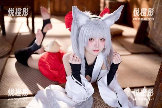 九柒喵 九柒喵短裙作品集:你以为是模特走台步,其实是她在和蚊子斗智斗勇!