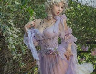 云溪溪这版女仆，最新图集里果然不让人失望，虽然有点出乎意料呢。