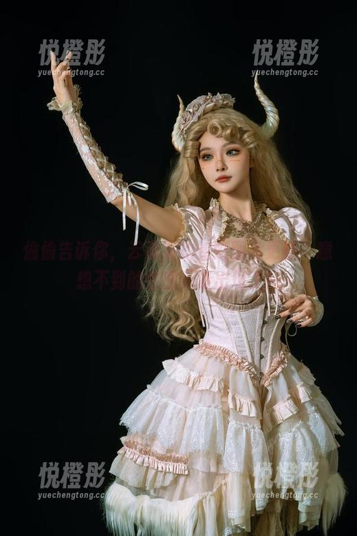 偷偷告诉你，云溪溪的蛇姬图片更新，意想不到的性感元素出现了！