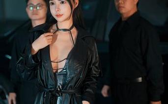 亚马逊鲶鱼闪现！同人武士的写真像是在打怪兽，手机拍得都没有停过！