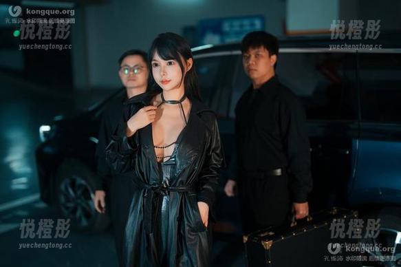 亚马逊鲶鱼闪现！同人武士的写真像是在打怪兽，手机拍得都没有停过！