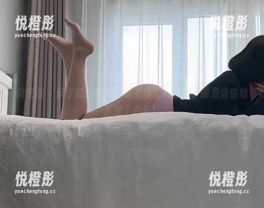 微密圈 - 保守的二舅妈的油亮丝定制图片，像是偷偷给我放个彩蛋！