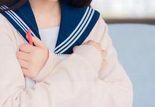 定制版制服裸腿，兔玩映画告别过季裤子，直接上腿！