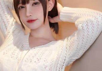 双重诱惑：千夜未来戏服cos与美丽连衣裙的碰撞。