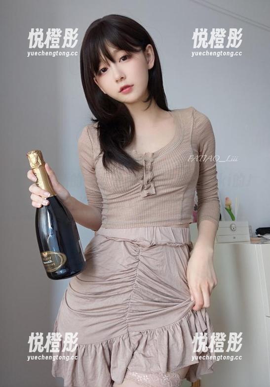 又是最新的一组照片，发条少女yoki的JK造型真让人意外！