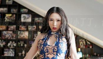 嗲囡囡 – 红裙下的小Kaili小丁丁，合集里闪着一丝不安的可爱。