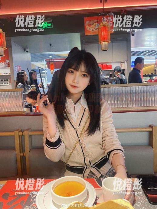 翻开大肉丸Amiee的校服图册：更新你对校服的刻板印象？
