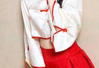 头条女神 – 校服+小晴子，我想不到更绝的组合了，作品太有脑洞感