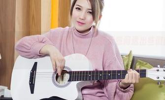 头条女神 – 套图里的尹菲和网袜，似乎无意间透出些微的暧昧，总让人意犹未尽。