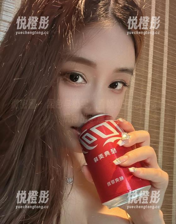 微密圈 - 黑色与奶雯，看她如何把作品集玩得出乎意料