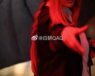打开妖君白研的图集，哎呀，艾雅法拉的气质让人不自觉地想靠近。