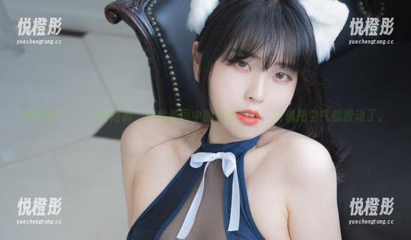 宋哈娜(송하나)的短裤，私房美图中的绝妙搭配，仿佛把空气都撩动了。