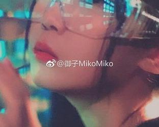御子Yumiko的泳衣照，图片无圣光，但全程都在享受这种尴尬的美感……我到底在想啥！