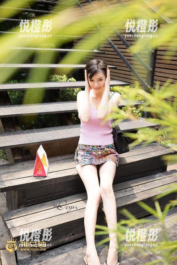 推女神 - 定制眼镜，不只是遮挡视线，Akiki朱若慕的写真有更深的意思？