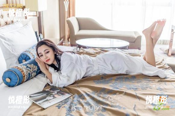 推女神 - 如果有人在挑衅“皮衣只会显得粗糙”，看了Kiren_程程程的私房写真，他可能说不出话了。