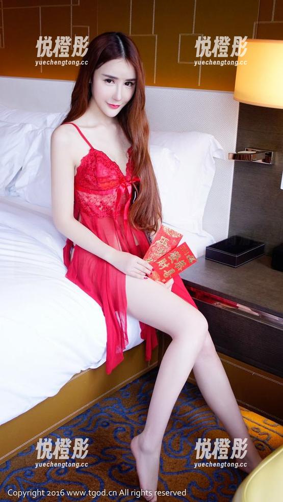 推女神 - 一瞥施忆佳的浴缸世界，高清壁纸就像一场小冒险。