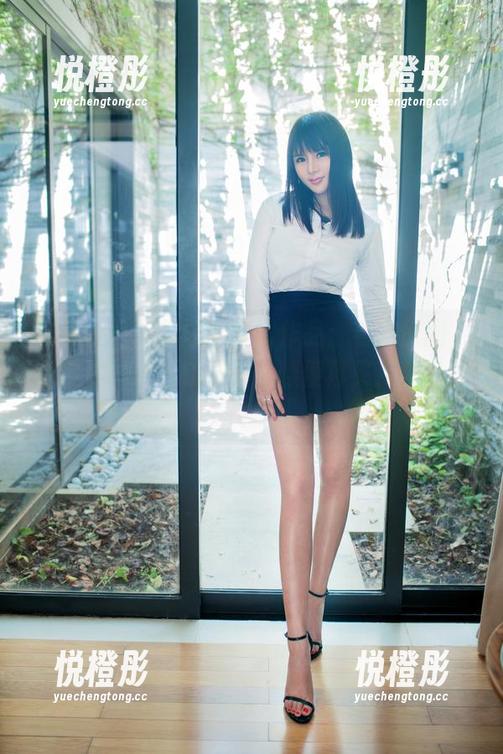推女郎 - 田芯娜的短裙作品：看完原图，我突然想试试新发型，顺便再买几条裙子！