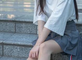 梦丝女神 – 璇璇的9分五官，免费图包，拖不走的目光和一丝悸动！