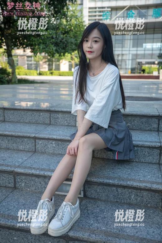 梦丝女神 - 璇璇的9分五官，免费图包，拖不走的目光和一丝悸动！