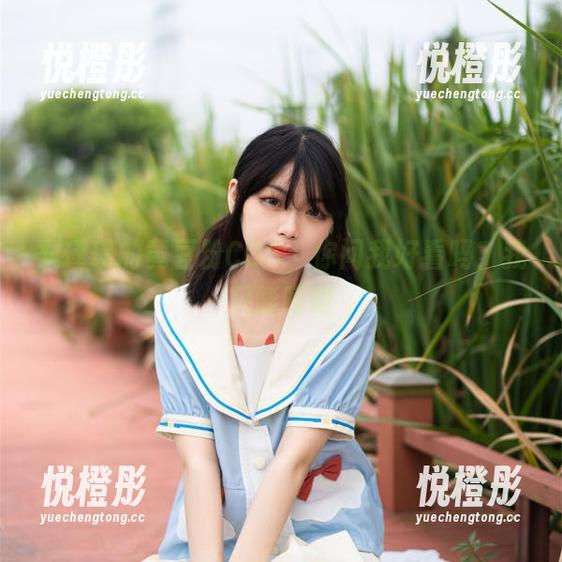梨瑾瑾的黄豆粉COS，你问我好看吗？我只能呵呵
