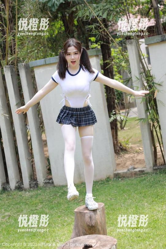 模范学院-伊小七MoMo 模范学院 - 伊小七MoMo那条短裙在明亮的背景下,就像一幅写真,不想眨眼啊!