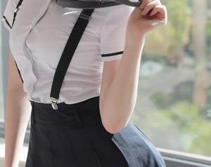 模范学院 – 当唐琪儿il的长腿出现在镜头前，边看边想：好想站在她身边啊！