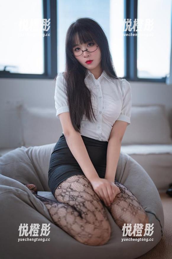 透明女仆在无圣光下的绝妙姿态，海克斯科技小蛋糕的专属合集来袭！