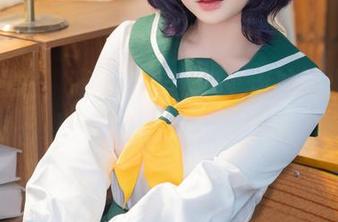 看这图片，清水由乃就像个流油的小精灵，精选得让人移不开眼！